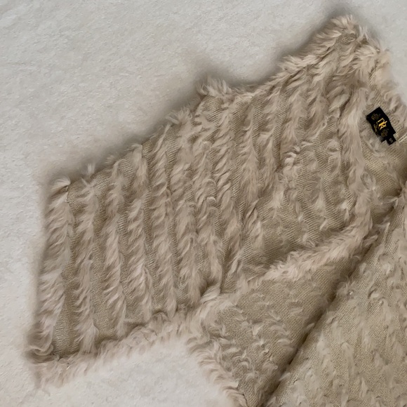 Metric Knits | Fur Collection Rabbit Fur Open Front Waterfall Vest Cream (S) - Picture 7 of 16